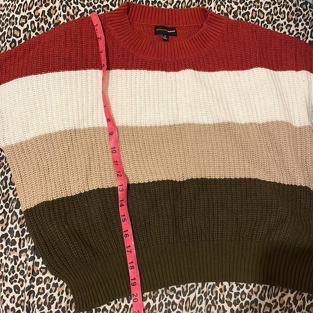 Color Block Sweater - Picture 2 of 3